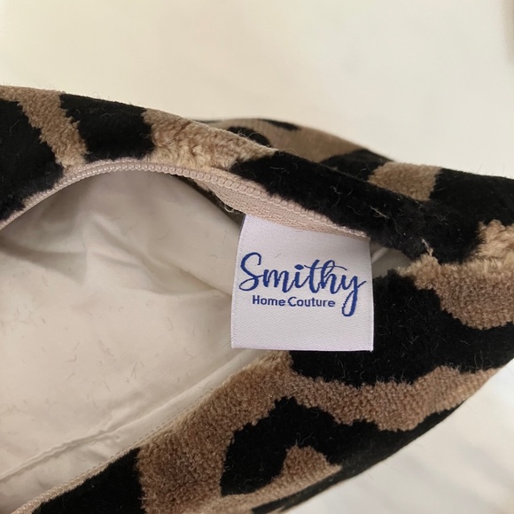 Scalamandré style Velvet Zebra Tiger Striped Pillow by Smithy 19 x 19 Ret.$345 - Picture 4 of 5